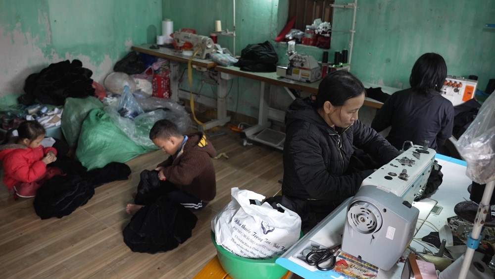 Minh Dự lần đầu làm MC Mái ấm gia đình Việt, nghẹn lòng trước những mảnh đời kém may mắn