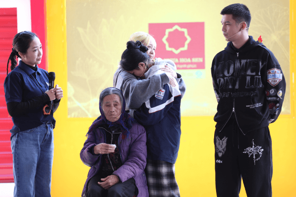 Ốc Thanh Vân, Hậu Hoàng bật khóc, Cường Seven lặng người trước những phận đời kém may mắn