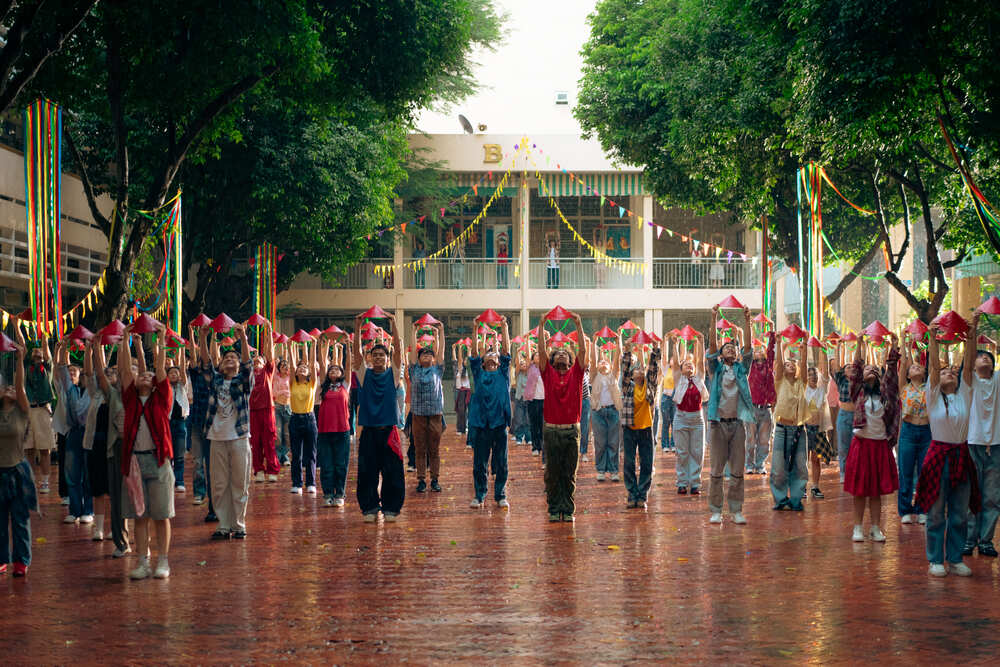 Hé lộ hậu trường đại cảnh oneshot trong "Cảm ơn người đã thức cùng tôi": 350 người phối hợp, hơn 30 lần quay