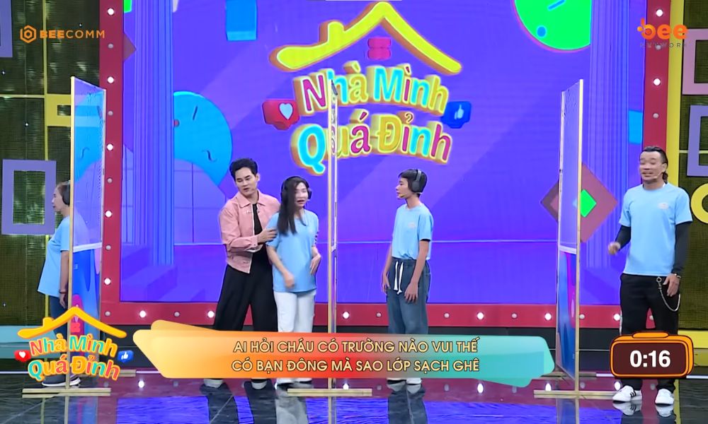 Hoàng Phi nhập tiệc với phong thái MC tiệc cưới, bị Diễm Phương “chọc quê” vì gia đình “ghẻ lạnh” 