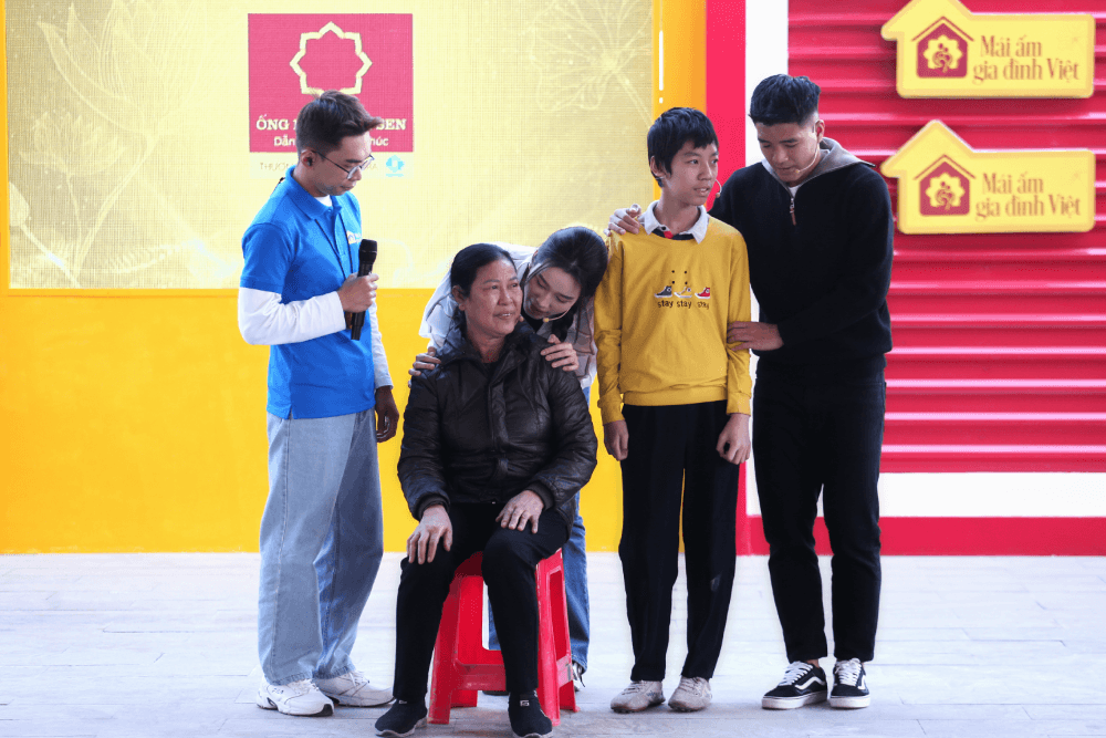 “Mái ấm gia đình Việt” tập 178 Đỗ Thị Hà, Hà Đức Chinh lăn xả hết mình vì các em nhỏ mồ côi