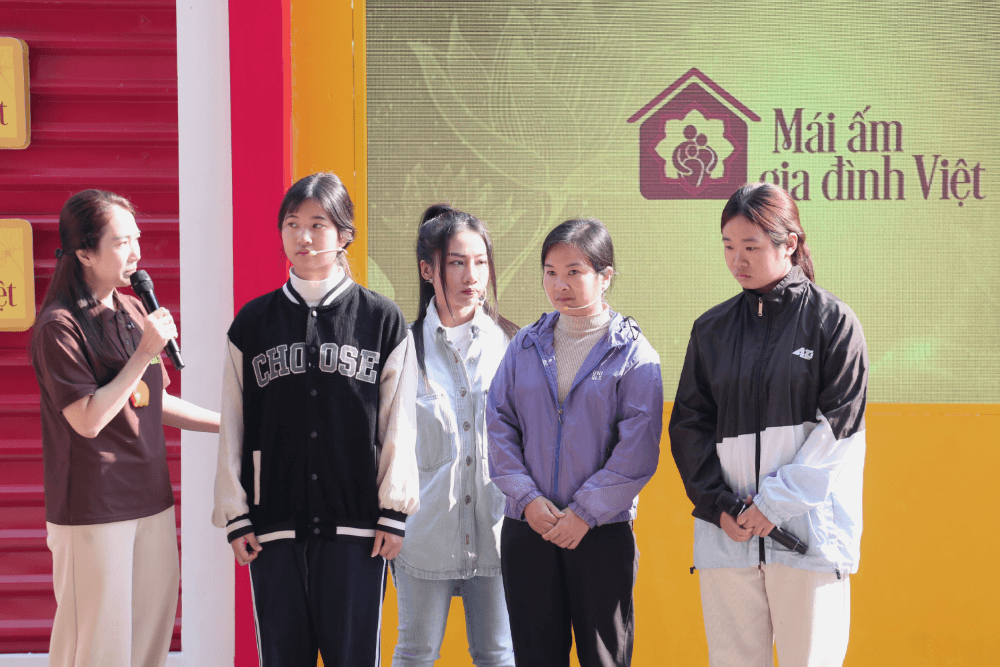 MC Thanh Thảo, Hằng BingBoong và Nguyễn Đình Triệu xót xa người phụ nữ gồng gánh nuôi 2 con sau khi chồng mất