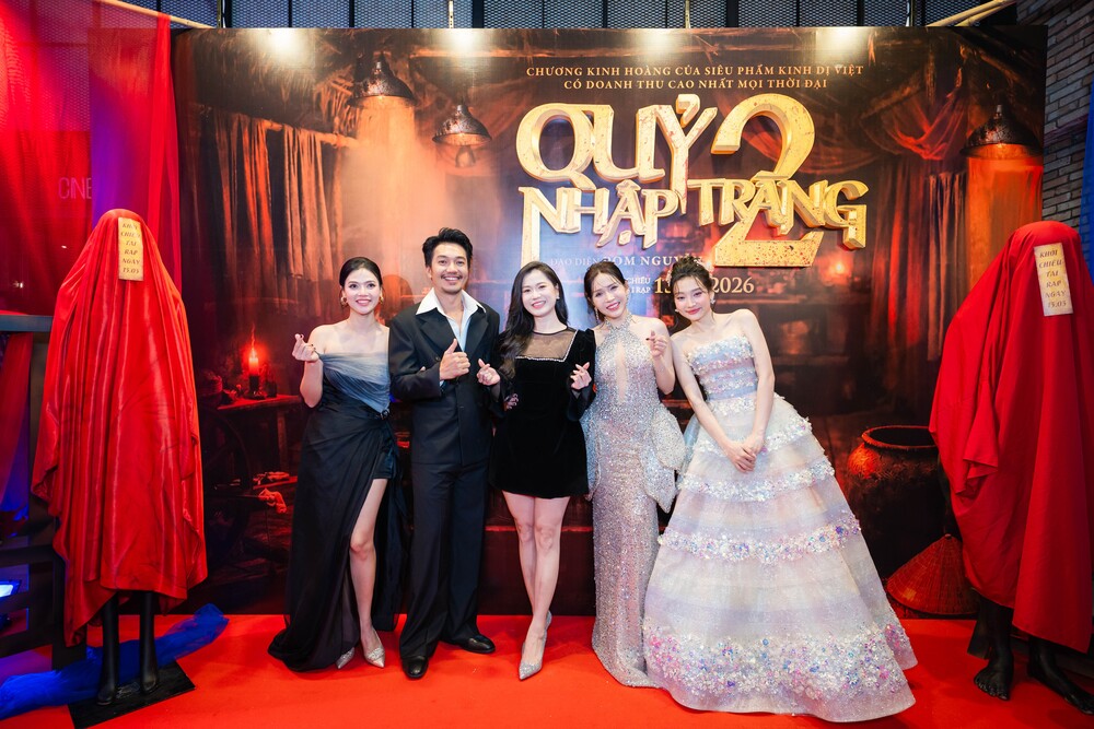 Dàn sao Việt đổ bộ thảm đỏ ra mắt "Quỷ nhập tràng 2"