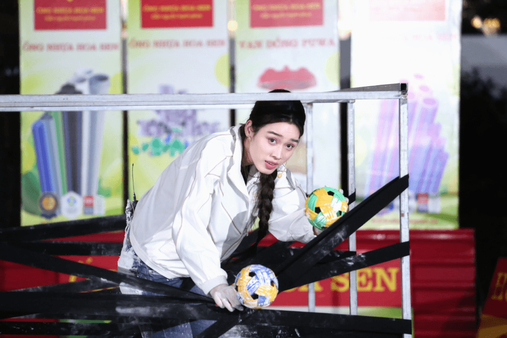 “Mái ấm gia đình Việt” tập 178 Đỗ Thị Hà, Hà Đức Chinh lăn xả hết mình vì các em nhỏ mồ côi