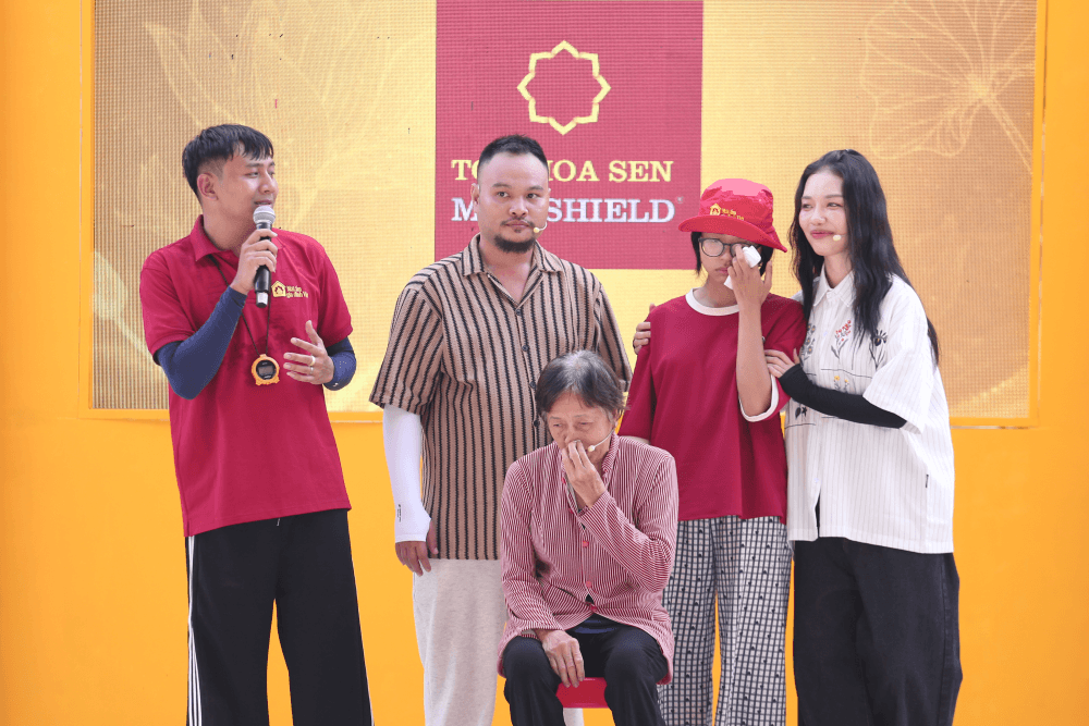 NSƯT Đại Nghĩa, Ốc Thanh Vân cùng dàn nghệ sĩ về Đắk Lắk hỗ trợ 18 em nhỏ khó khăn