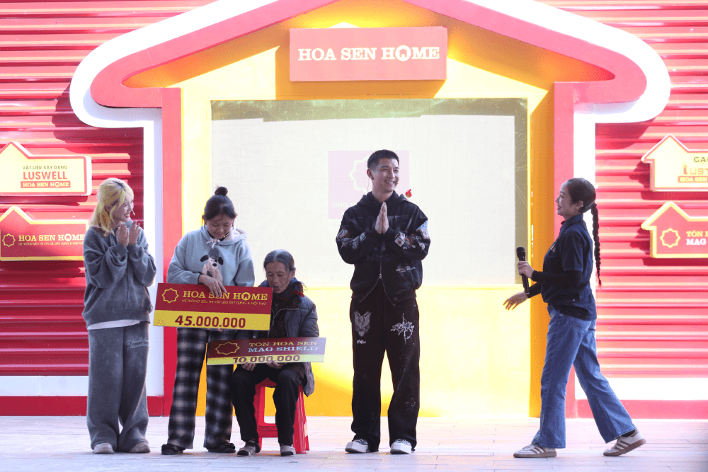 Ốc Thanh Vân xúc động trước người mẹ một mình nuôi ba con, chăm chồng sống thực vật