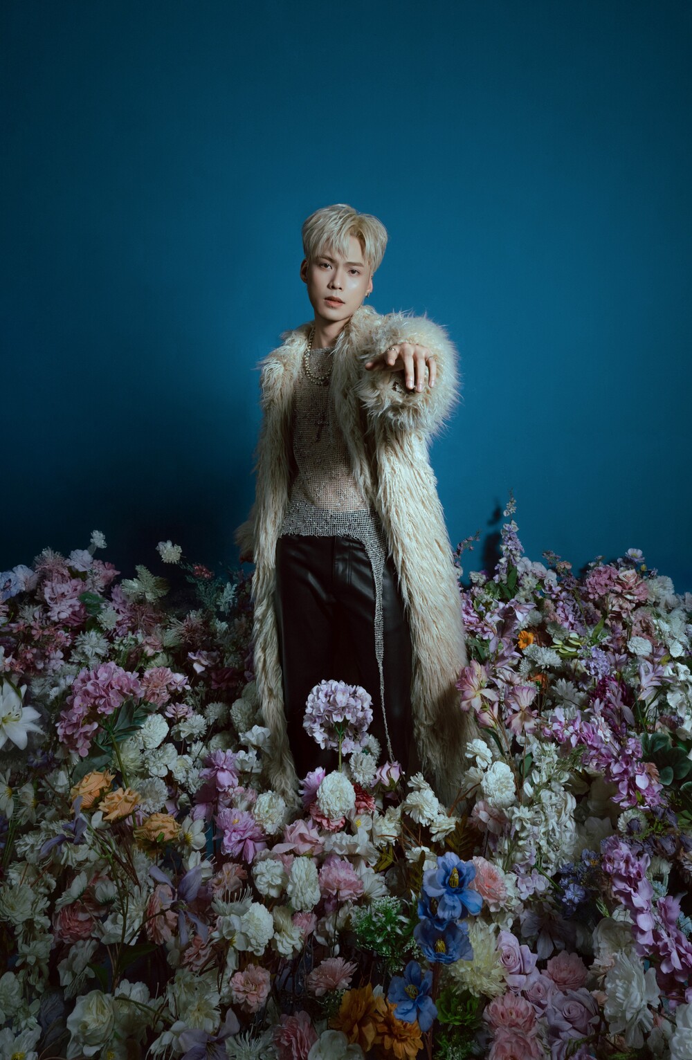 Jey B chính thức tái xuất sau Anh Trai “Say Hi” với MV “Cuốn lấy anh đi” 