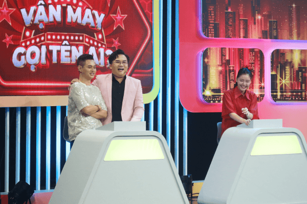 MC Đại Nghĩa bất ngờ với khả năng “chơi trò tâm lý” của đồng nghiệp trong chương trình “Vận May Gọi Tên Ai”