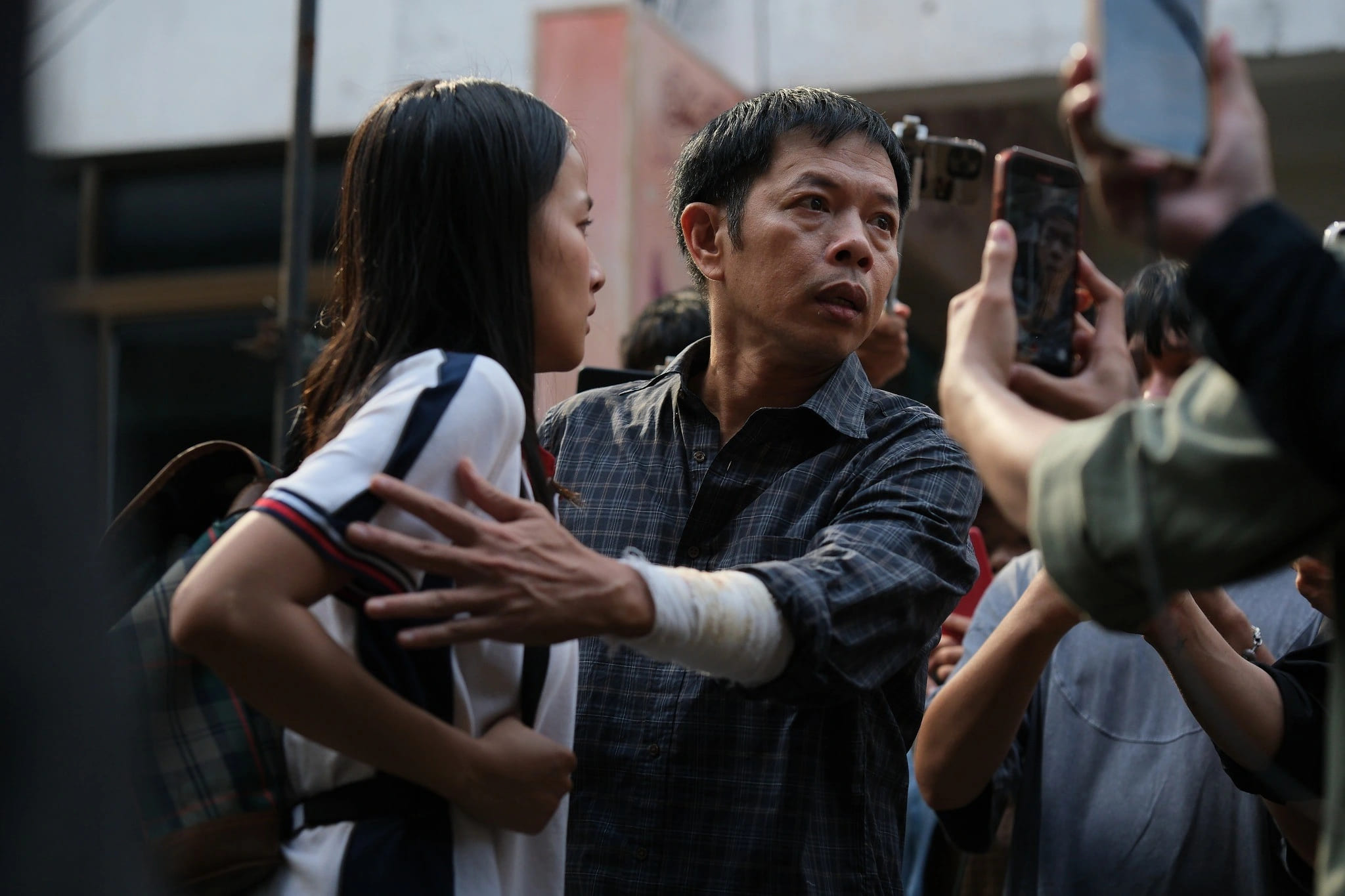 Văn Mai Hương hát nhạc phim "Anh Hùng"