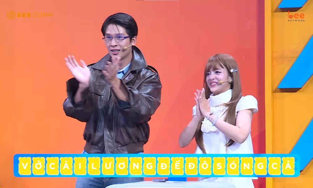 “Người tình màn ảnh” của Lê Hạ Anh gây bất ngờ khi không hẹn mà mặc đồ đôi với Trần Phong