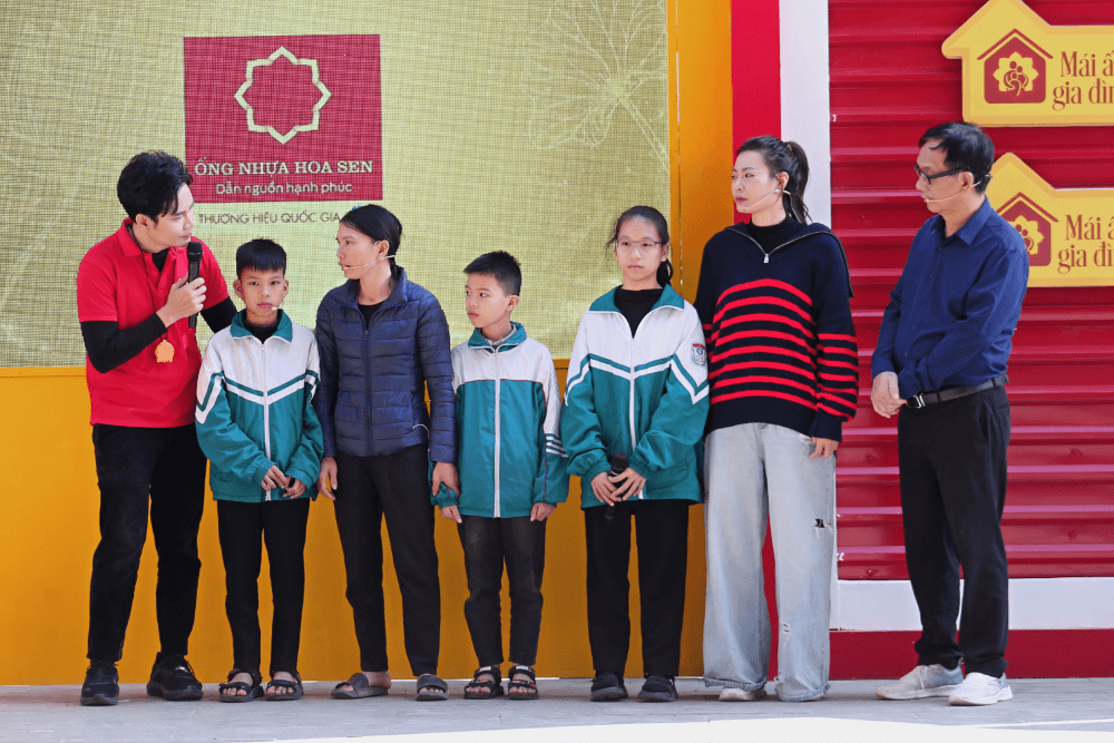 NSƯT Đức Khuê và diễn viên Thanh Hương xúc động trước hình ảnh những người mẹ gồng gánh nuôi con sau khi chồng mất