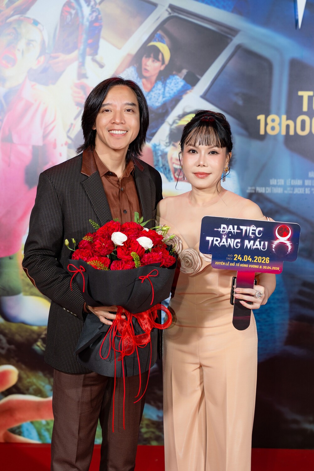 Vân Sơn - Quang Minh hội ngộ Việt Hương tại sự kiện công chiếu "Đại tiệc trăng máu 8"