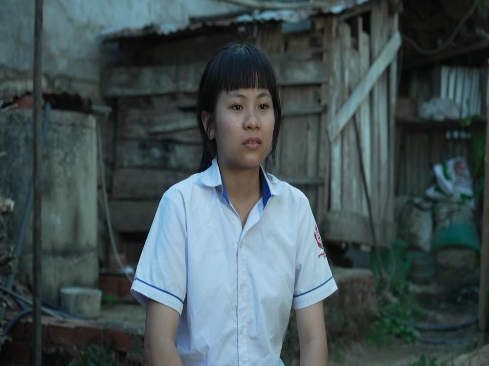 MC Thanh Thảo, Trương Đình Hoàng, Mai Phương xúc động trước hoàn cảnh người phụ nữ tần tảo lo cho chồng bệnh cùng 3 con thơ