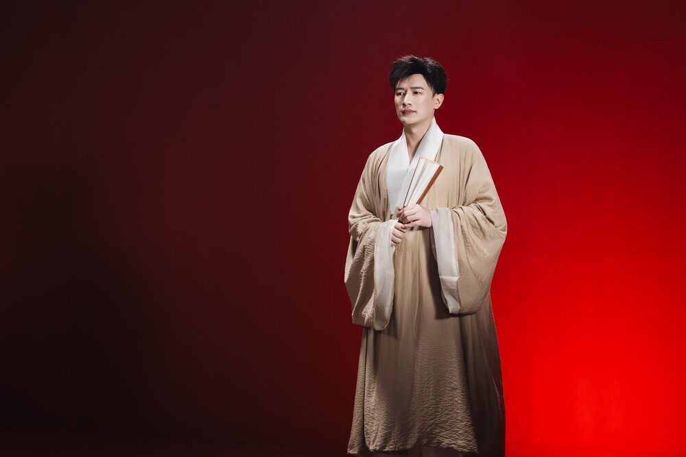 Dược sĩ Tiến hát nhạc phim "Trùm Sò": Nước đi mạo hiểm hay tính toán có chủ đích?