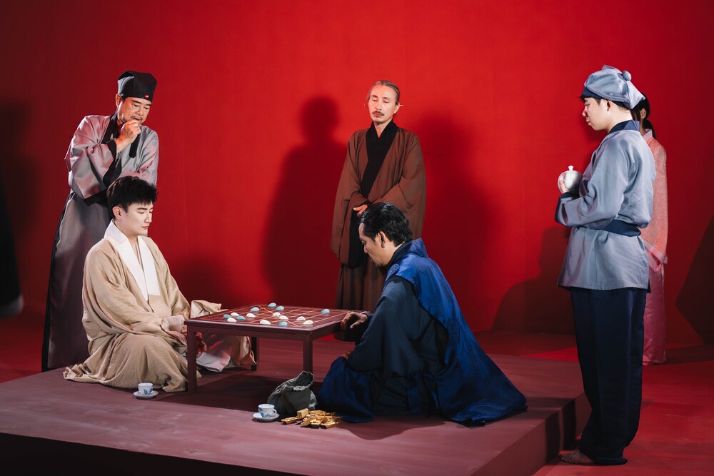 Dược sĩ Tiến hát nhạc phim "Trùm Sò": Nước đi mạo hiểm hay tính toán có chủ đích?