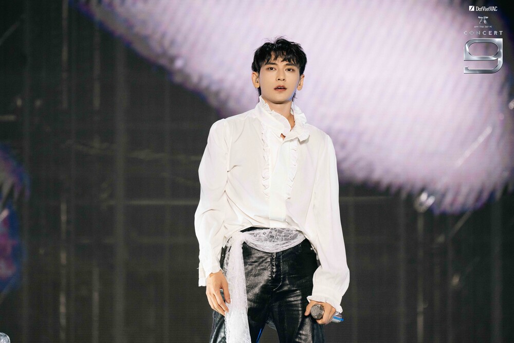 Thoả lòng người hâm mộ, Isaac tung poster ca khúc mới - Tâm Ý Đổi Thay sau khi “gây bão” tại concert Anh Trai “Say Hi” 