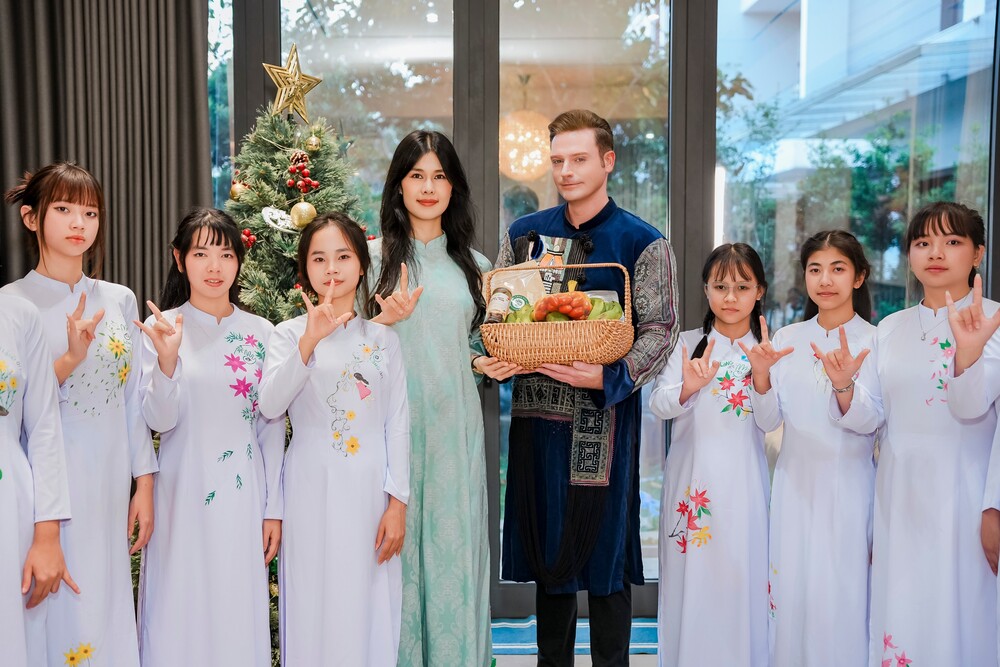 Phúc Anh ra mắt MV “54 Dân Tộc Việt Nam” phiên bản tiếng Anh cùng Kyo York