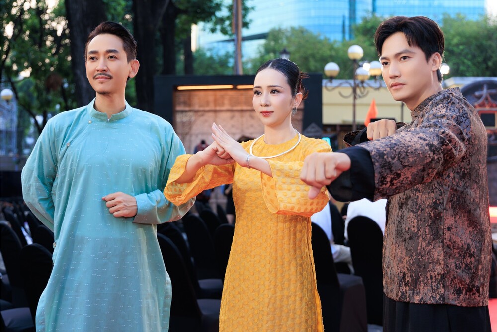 Tuấn Trần lo lắng, mất phương hướng khi gặp chấn thương nghiêm trọng trên phim trường Hộ Linh Tráng Sĩ