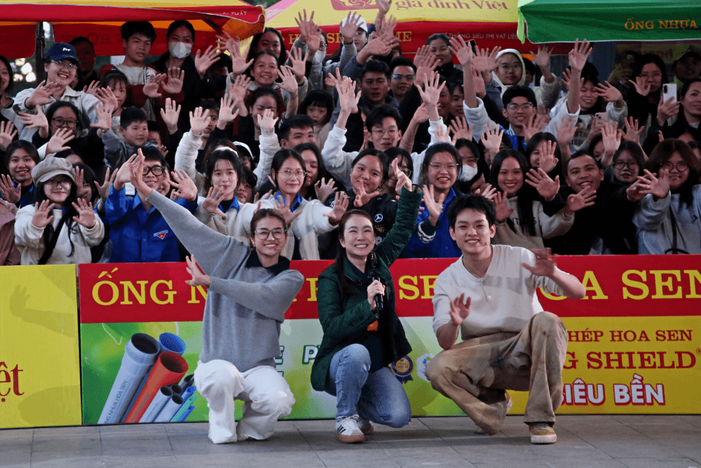 Song Luân, Anh Tú, Đỗ Nhật Hoàng hội ngộ tại “Mái ấm gia đình Việt” ghi hình tại TP.HCM