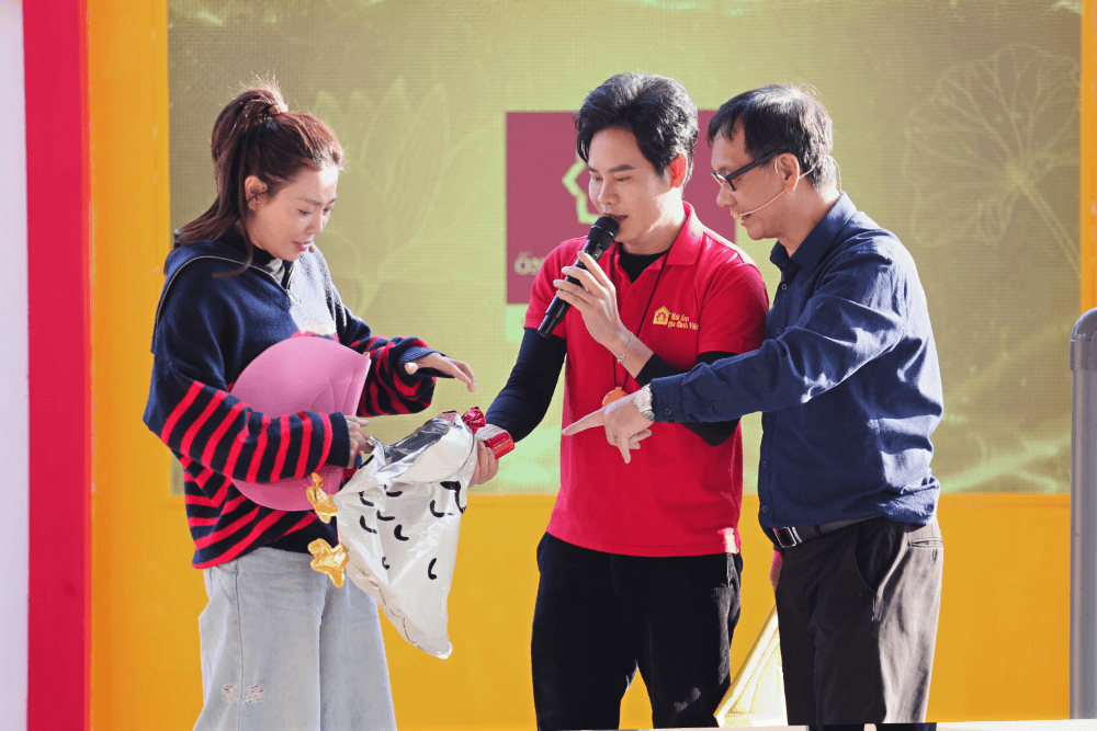 NSƯT Đức Khuê và diễn viên Thanh Hương xúc động trước hình ảnh những người mẹ gồng gánh nuôi con sau khi chồng mất