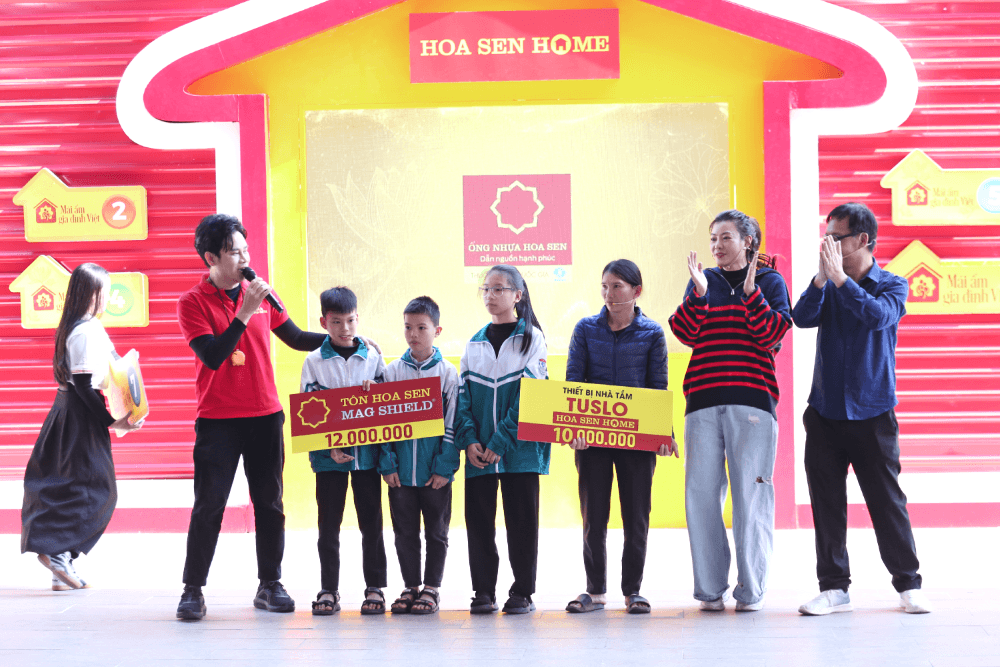 Diễn viên Thanh Hương tặng toàn bộ cát-xê, nỗ lực cùng khán giả mang về hơn 330 triệu giúp các em nhỏ mồ côi