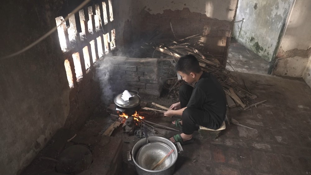 NSƯT Đức Khuê và diễn viên Thanh Hương xúc động trước hình ảnh những người mẹ gồng gánh nuôi con sau khi chồng mất