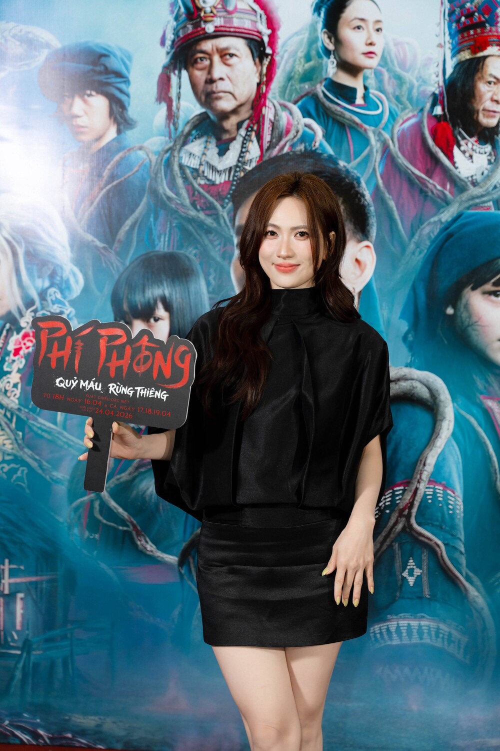 Trường Giang, HIEUTHUHAI, Ngô Kiến Huy, Thiên Ân, Kỳ Duyên, Phương Anh Đào, Tuấn Trần,… đổ bộ thảm đỏ phim Phí Phông