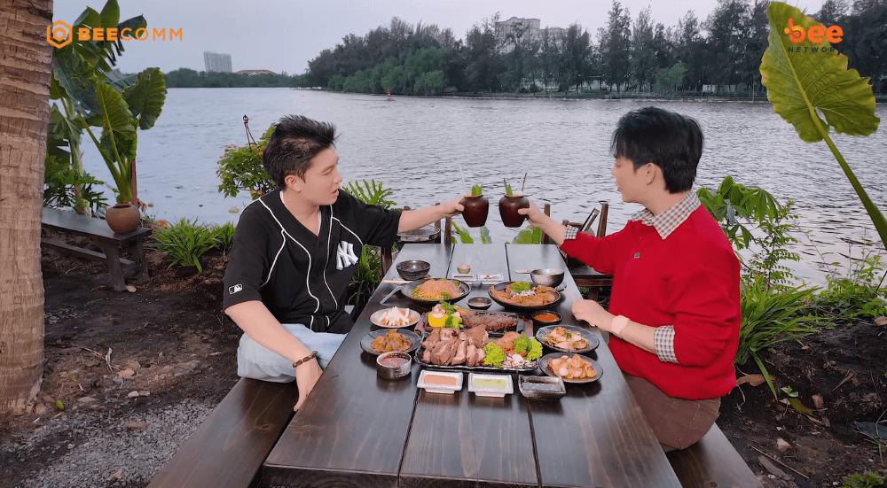 Tuấn Kiệt và Bi Max thích thú “đột nhập” nhà hàng của Ngọc Trinh, mê mẩn từ không gian đến món ăn