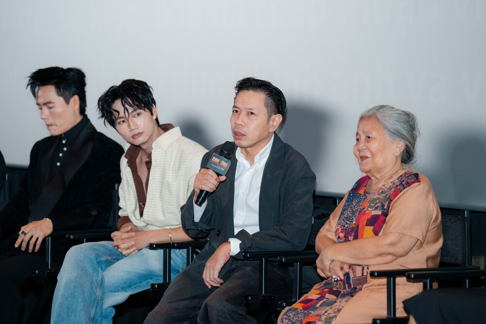 Thái Hòa hé lộ sự cố 18+ trong "Anh Hùng", khiến một bạn diễn nữ sợ hết hồn