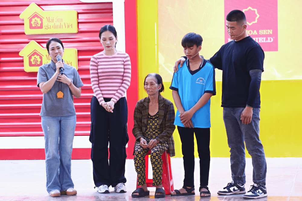 Thanh Thảo, Mai Phương, Trương Đình Hoàng nghẹn lòng trước nghị lực của các em nhỏ kém may mắn