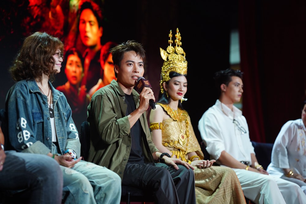 Trần Ngọc Vàng nói về cảnh nóng, nghệ sĩ Thanh Thủy phải uống thuốc ngủ khi quay "Heo 5 móng"