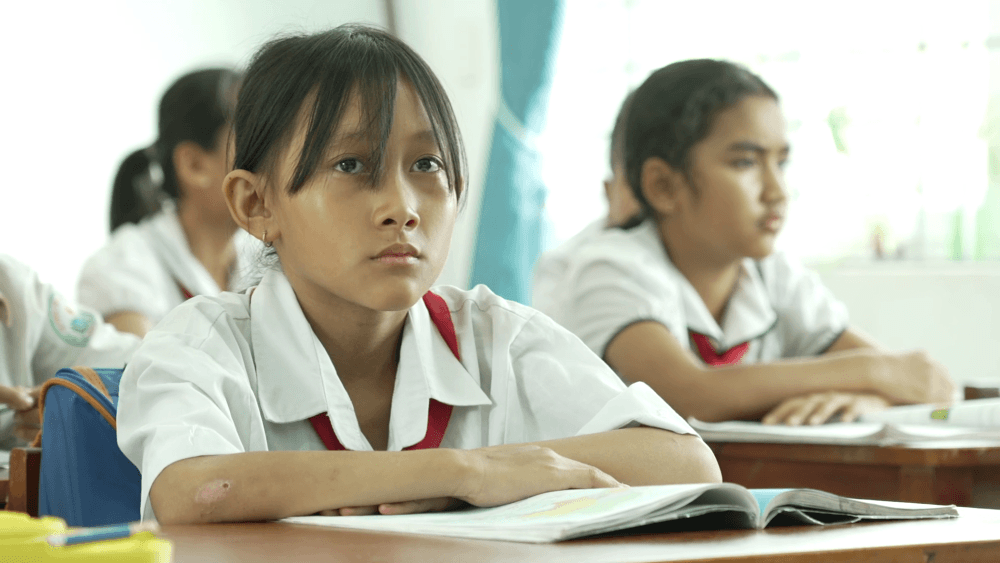 MC Dương Hồng Phúc, ca sĩ Khải Đăng và á hậu Thủy Tiên xót xa trước cô bé 10 tuổi quá hiểu chuyện 