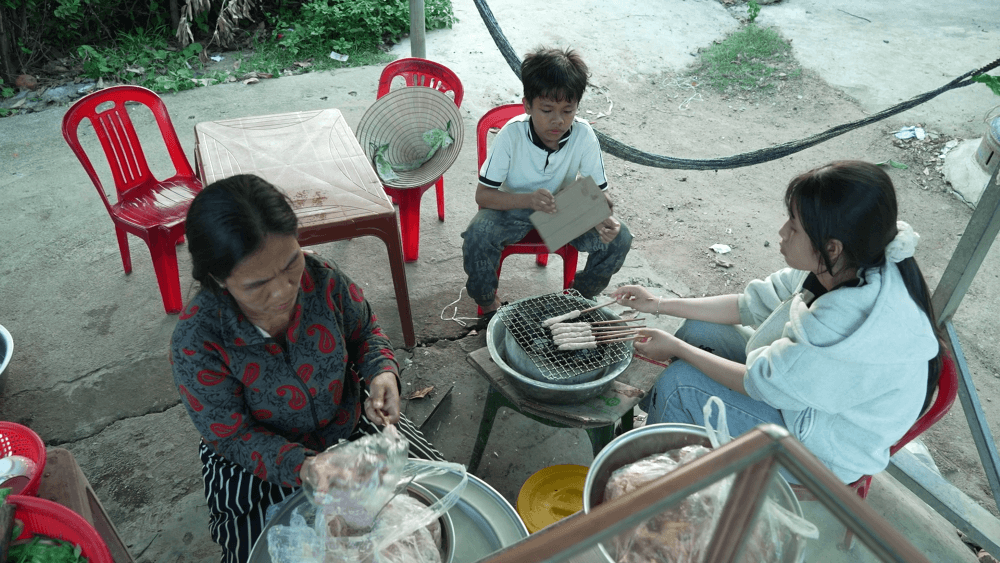 Cris Phan – Mai Quỳnh Anh lăn xả thử thách, cùng Thái Vũ và khán giả trao hơn 250 triệu đồng cho trẻ mồ côi
