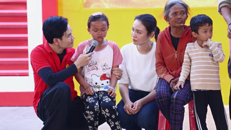 MC Dương Hồng Phúc, ca sĩ Khải Đăng và á hậu Thủy Tiên xót xa trước cô bé 10 tuổi quá hiểu chuyện 