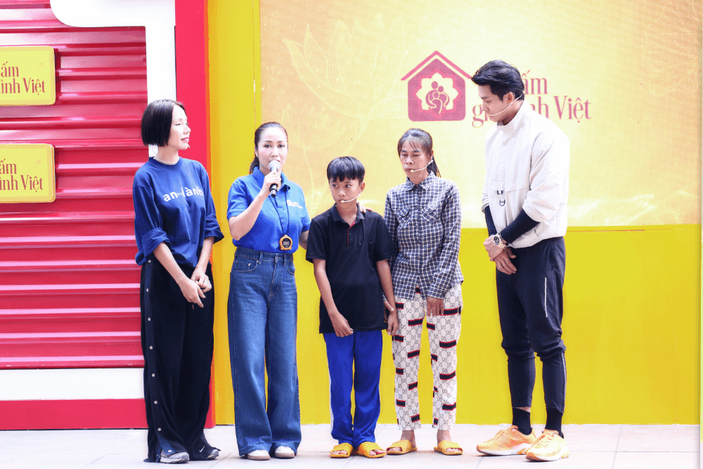 Hơn 200 triệu đồng được trao cho các em nhỏ có hoàn cảnh khó khăn trong Mái ấm gia đình Việt - Tập 187