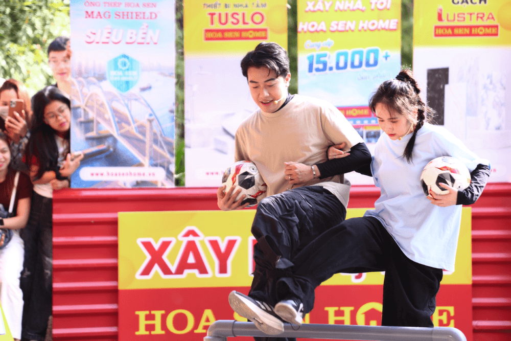 Cris Phan – Mai Quỳnh Anh lăn xả thử thách, cùng Thái Vũ và khán giả trao hơn 250 triệu đồng cho trẻ mồ côi