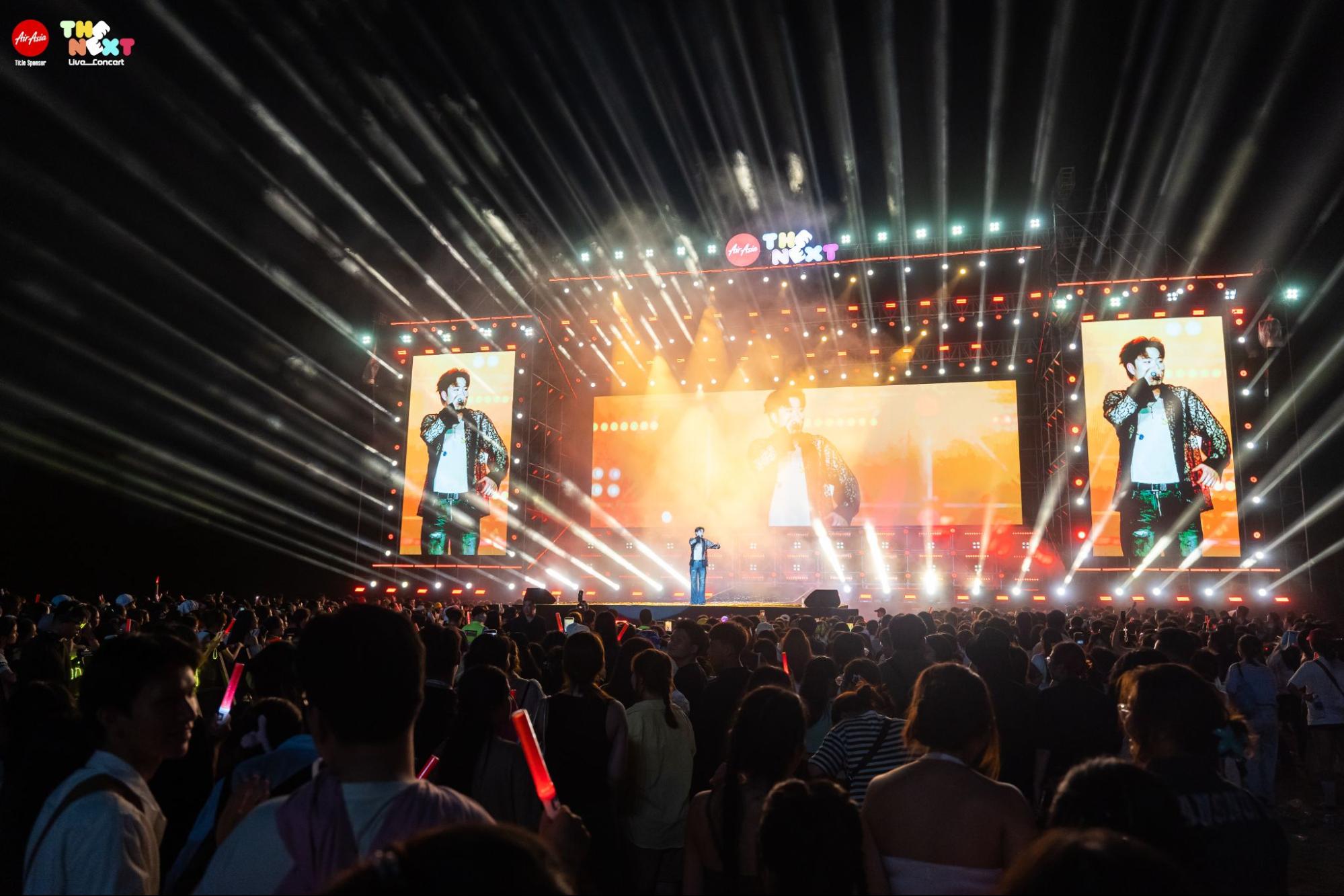 AirAsia THE NEXT Live Concert 2026 tiếp tục bùng nổ tại Đà Nẵng với hàng nghìn khán giả trẻ