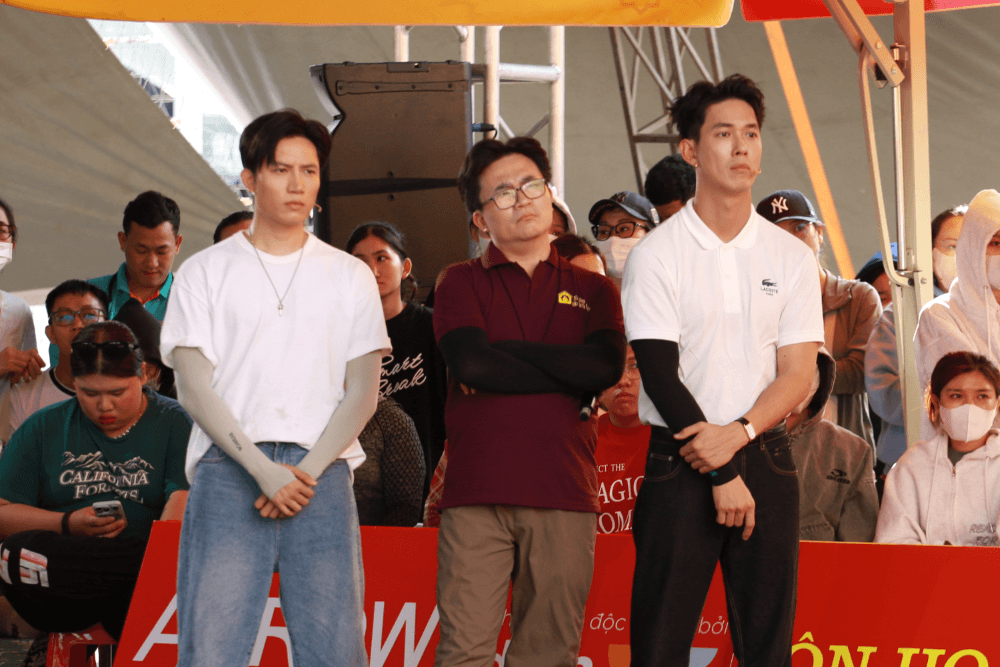Đại Nghĩa bật khóc, Song Luân và Anh Tú nghẹn ngào trước cô bé mồ côi được ông bà hàng xóm cưu mang suốt hơn 10 năm