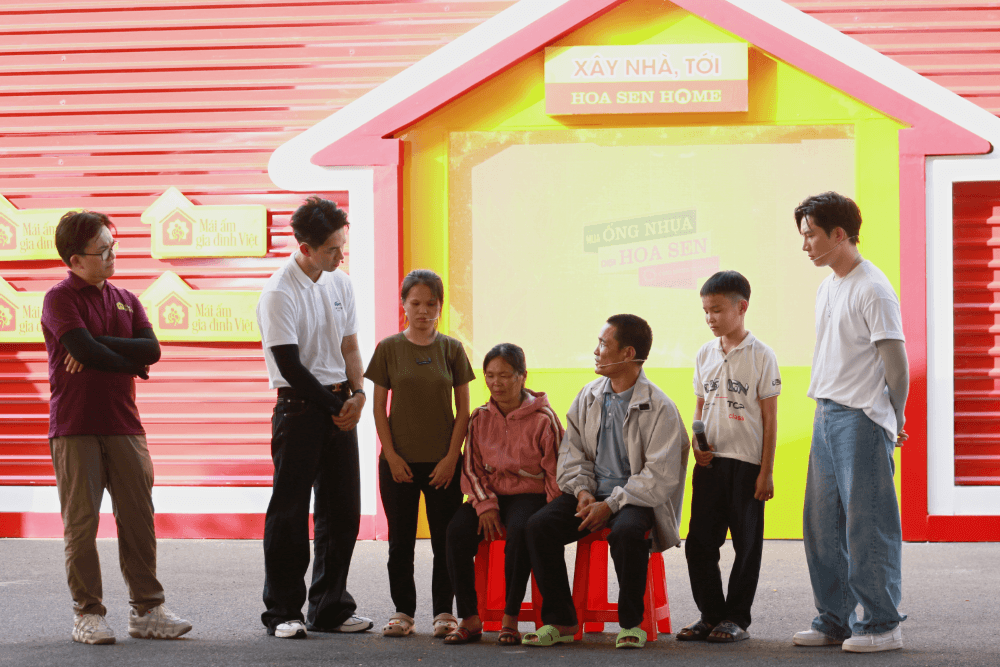 Đại Nghĩa bật khóc, Song Luân và Anh Tú nghẹn ngào trước cô bé mồ côi được ông bà hàng xóm cưu mang suốt hơn 10 năm