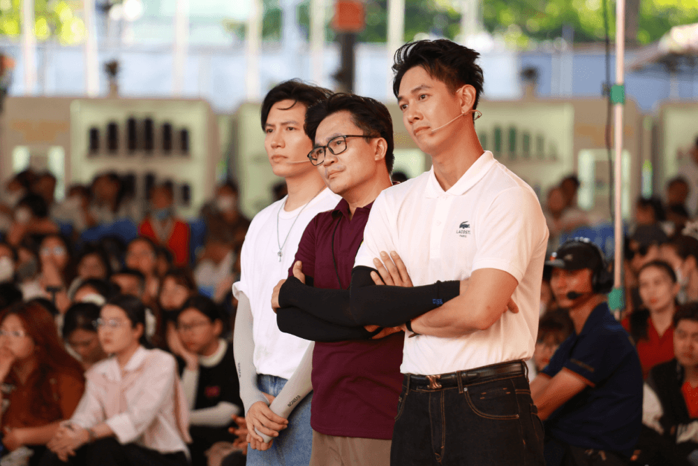 Đại Nghĩa bật khóc, Song Luân và Anh Tú nghẹn ngào trước cô bé mồ côi được ông bà hàng xóm cưu mang suốt hơn 10 năm