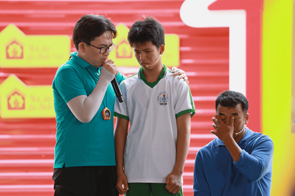 Duy Khương bật khóc, Đại Nghĩa bức xúc trước người đàn ông bỏ đi khi vợ đang mang thai