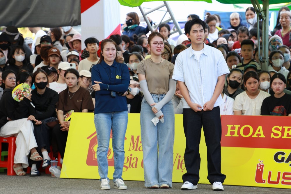 Hương Tràm xúc động, Khánh Vy nghẹn ngào trở về quê hương tham gia ghi hình Mái ấm gia đình Việt