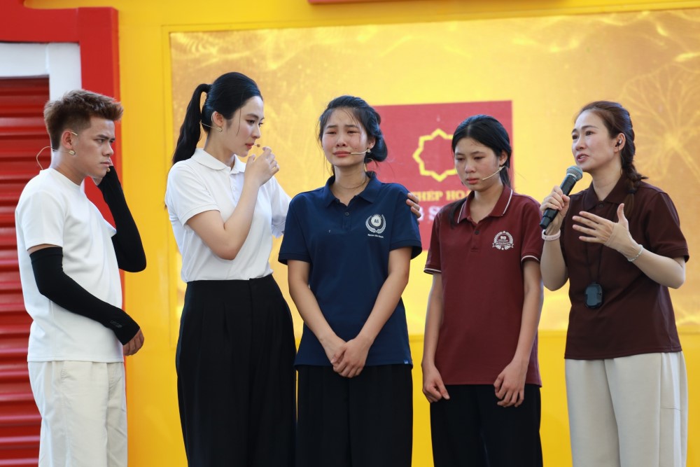 Mái ấm gia đình Việt cùng bà con xứ Nghệ chung tay trao gần 6,2 tỷ đồng cho 18 em nhỏ có hoàn cảnh khó khăn