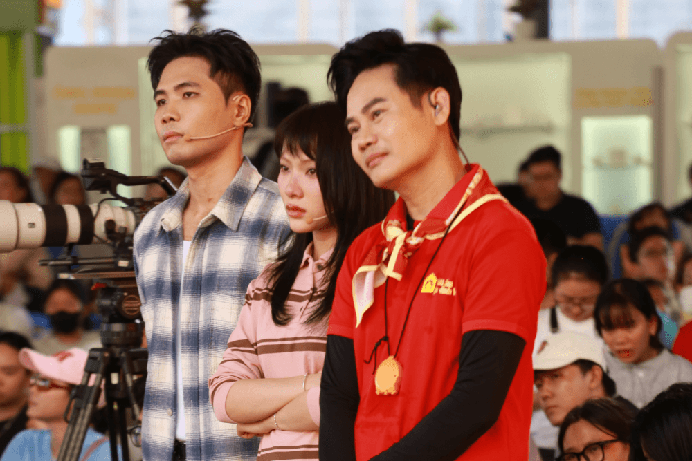Phúc Du và Mỹ Mỹ vượt thử thách ở “Mái ấm gia đình Việt”, mang về gần 300 triệu đồng cho trẻ em khó khăn