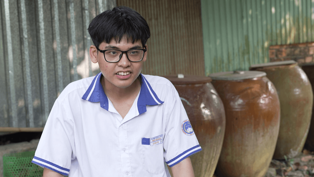 Mái ấm gia đình Việt Ca sĩ Muộii và diễn viên Đỗ Nhật Hoàng nghẹn lòng trước những đứa trẻ trưởng thành quá sớm