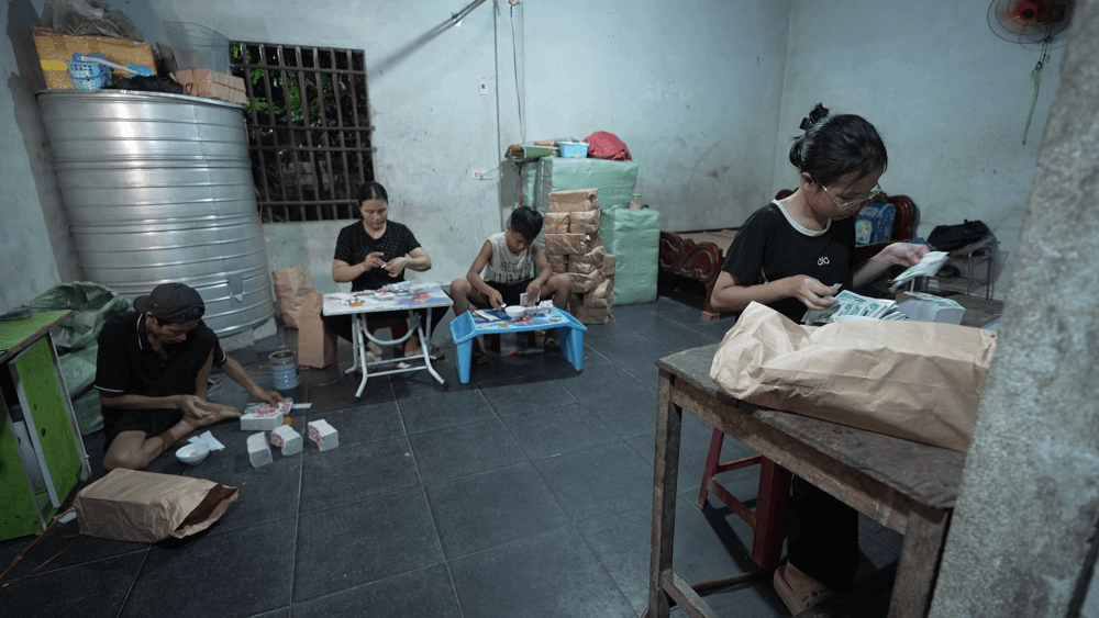 Á hậu Vân Nhi và MC Thanh Thảo không kìm được nước mắt khi nghe ước mơ “được ở bên cha mẹ thật lâu” của cô bé 15 tuổi