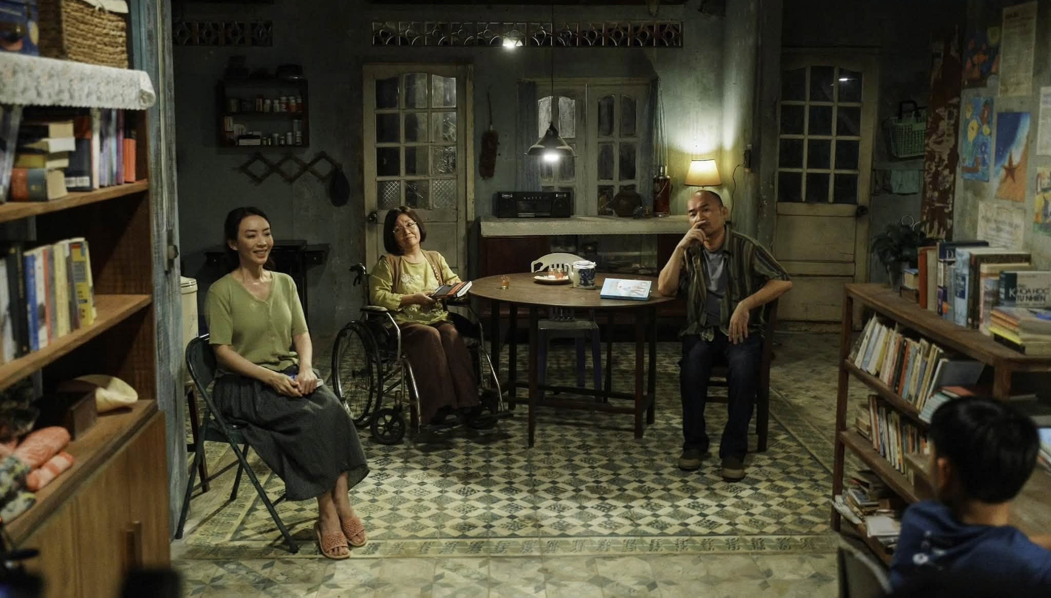 Nguyễn Quang Dũng hé lộ bối cảnh đẹp như tranh tại Vũng Tàu, Thu Trang - Tiến Luật úp mở về hành trình "vượt giàu"