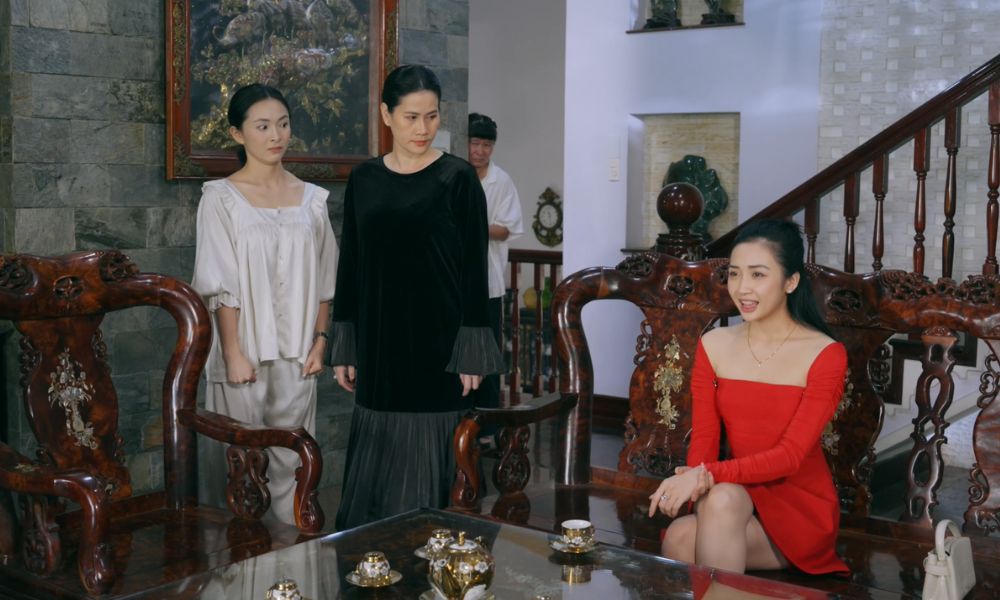 Tiểu tam trong "Hợp Đồng Từ Thượng Đế" gây sốt khi có mối quan hệ ngoài luồng với bố của bạn thân
