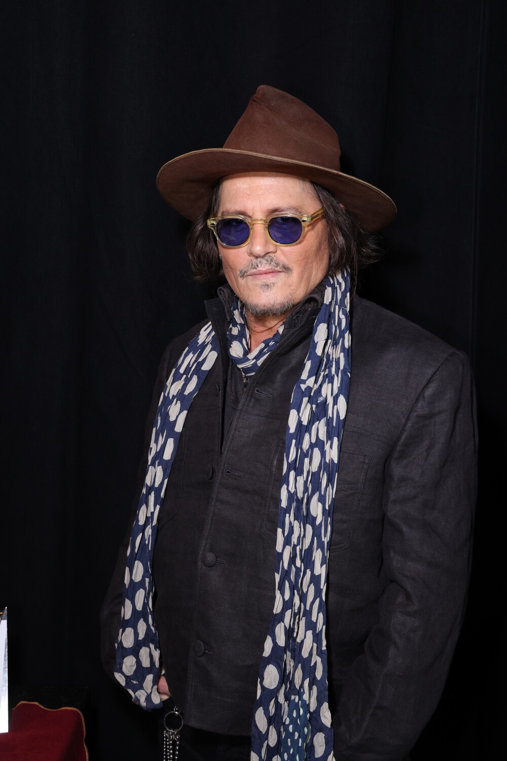 Johnny Depp tái xuất trong Phép màu đêm Giáng sinh, hóa thân lão Scrooge của kiệt tác 180 năm tuổi