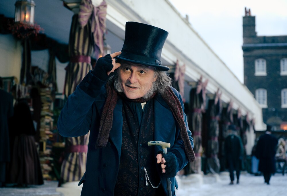 Johnny Depp tái xuất trong Phép màu đêm Giáng sinh, hóa thân lão Scrooge của kiệt tác 180 năm tuổi